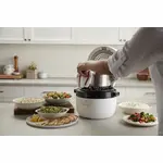 4A_HandModel_PotPullOutWithFood_Lifestyle_12Cup_Hero_FD.webp